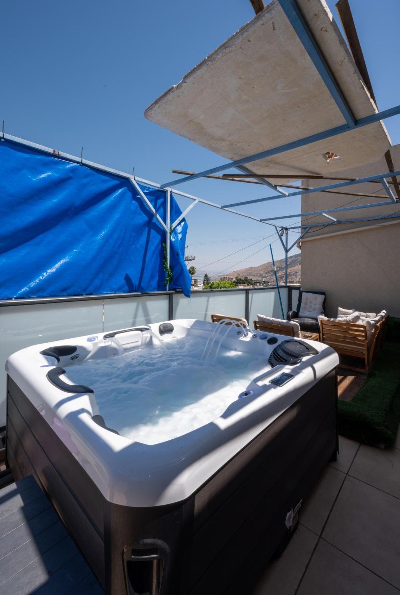 Levication 2 Bedrooms Pool&Jacuzzi Тверия Экстерьер фото